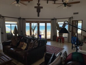 Smart TV, fireplace, DVD player, books - Beachfront House in Las Concha's. (Puerto Penasco)