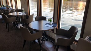Bar (in der Unterkunft)