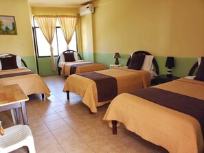 Quadruple Room, 4 Twin Beds 