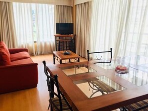 객실 내 식사 공간