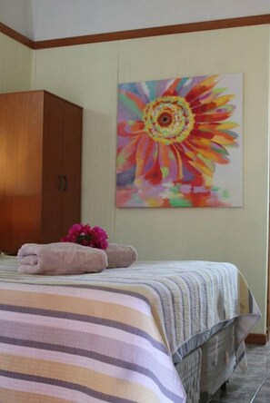 Wifi gratis y ropa de cama 