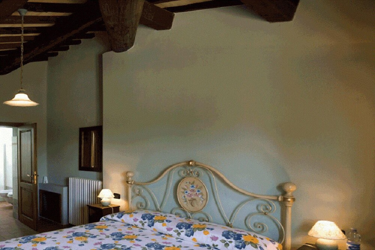 Cots/infant beds, bed sheets