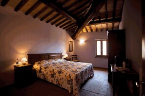 Cots/infant beds, bed sheets