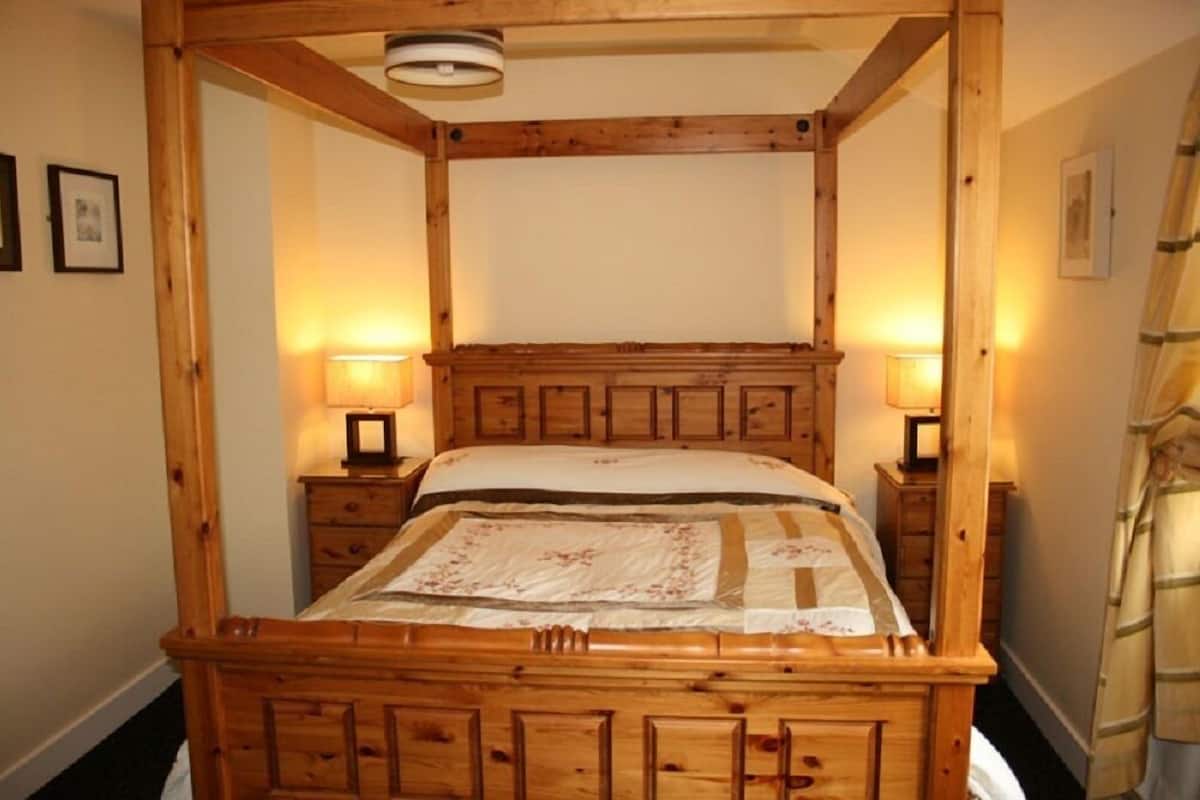 Habitación doble, 1 cama de matrimonio, accesible para personas con discapacidad, no fumadores | Caja fuerte, decoración individual, mobiliario individual y escritorio