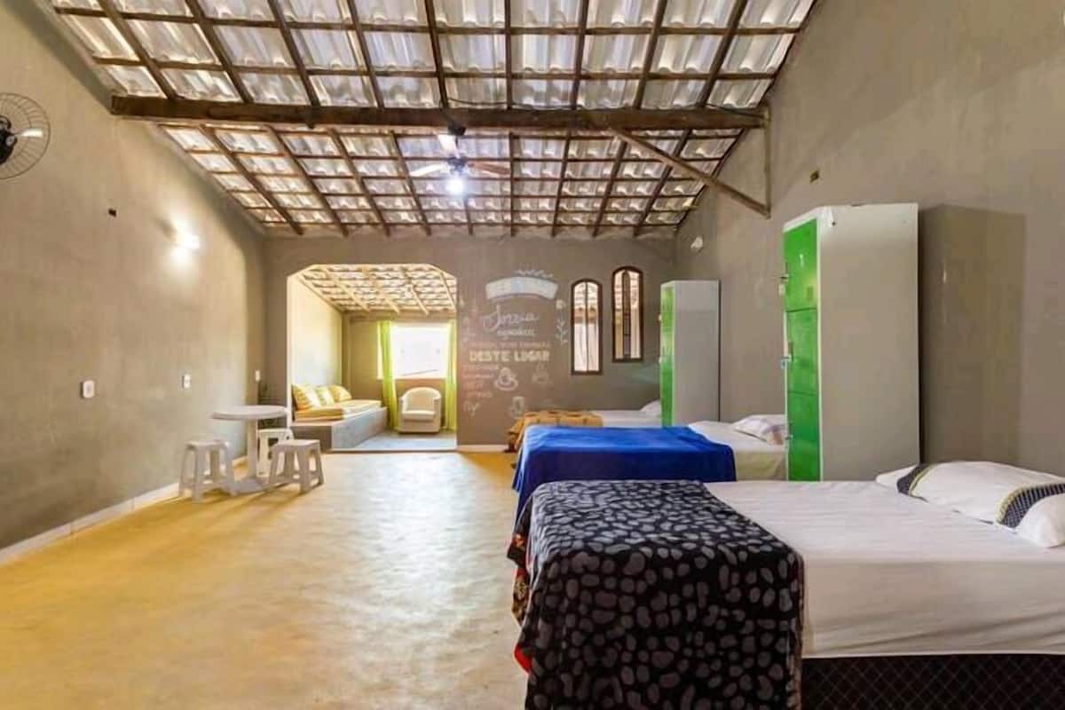 Dormitorio compartido económico | Cortinas blackout y ropa de cama