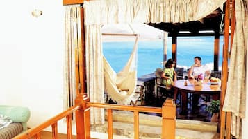 Nhà, 2 phòng ngủ, quang cảnh biển (Argiro) | 1 phòng ngủ, két bảo mật tại phòng, bàn, màn/rèm cản sáng