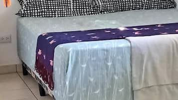 Phòng đôi cơ bản, 1 giường đôi, không hút thuốc | Bàn, bàn ủi/dụng cụ ủi quần áo, truy cập Internet không dây miễn phí
