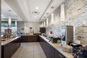 Free daily buffet breakfast  - Best Western Plus Philadelphia-Pennsauken Hotel (Pennsauken)