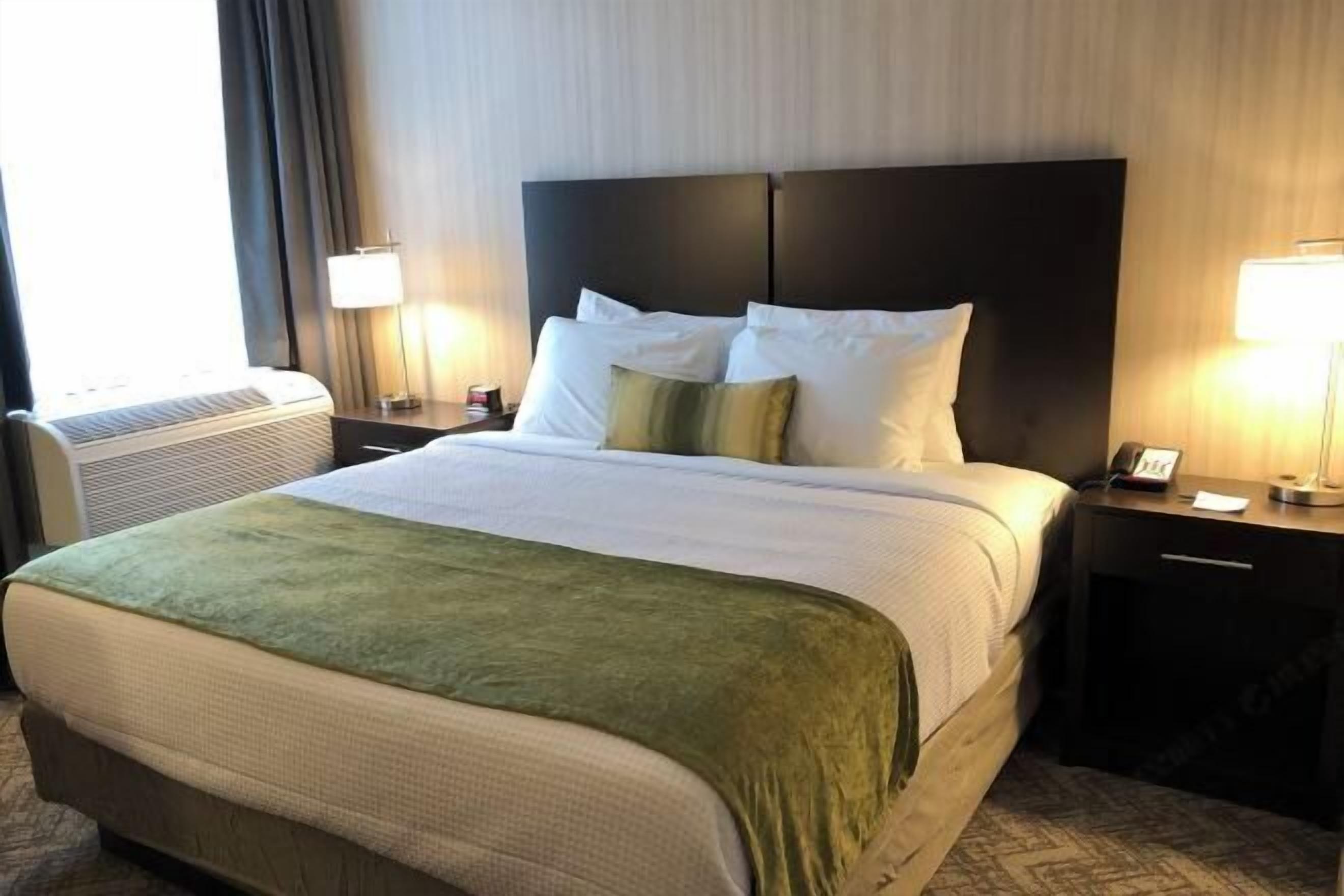 Desk, blackout drapes, iron/ironing board, WiFi