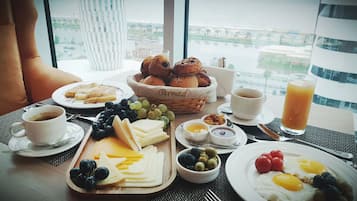 Daily continental breakfast (GEL 25 per person)