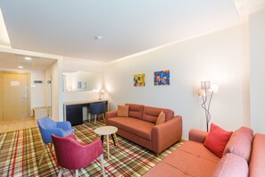 Suite, 1 King Bed, Non Smoking