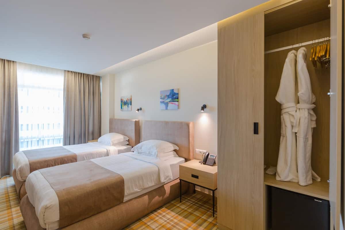 Een minibar, een kluis op de kamer, verduisterende gordijnen