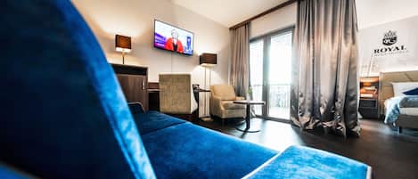 Premium bedding, minibar, in-room safe, desk