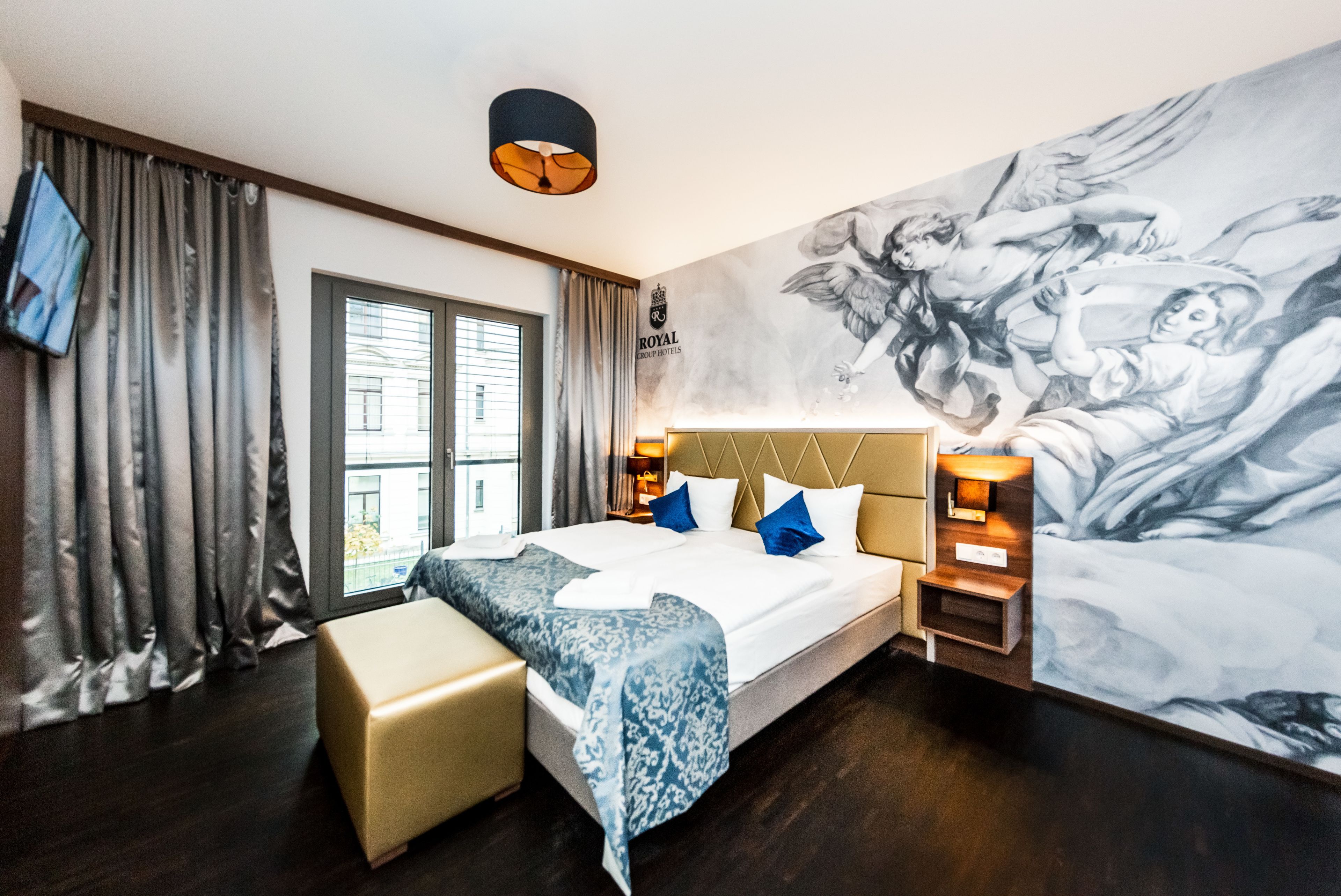 premium bedding, minibar, in-room safe, desk