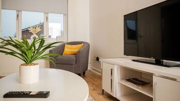 House, Private Bathroom | Lounge