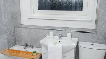 House, Private Bathroom | Bathroom
