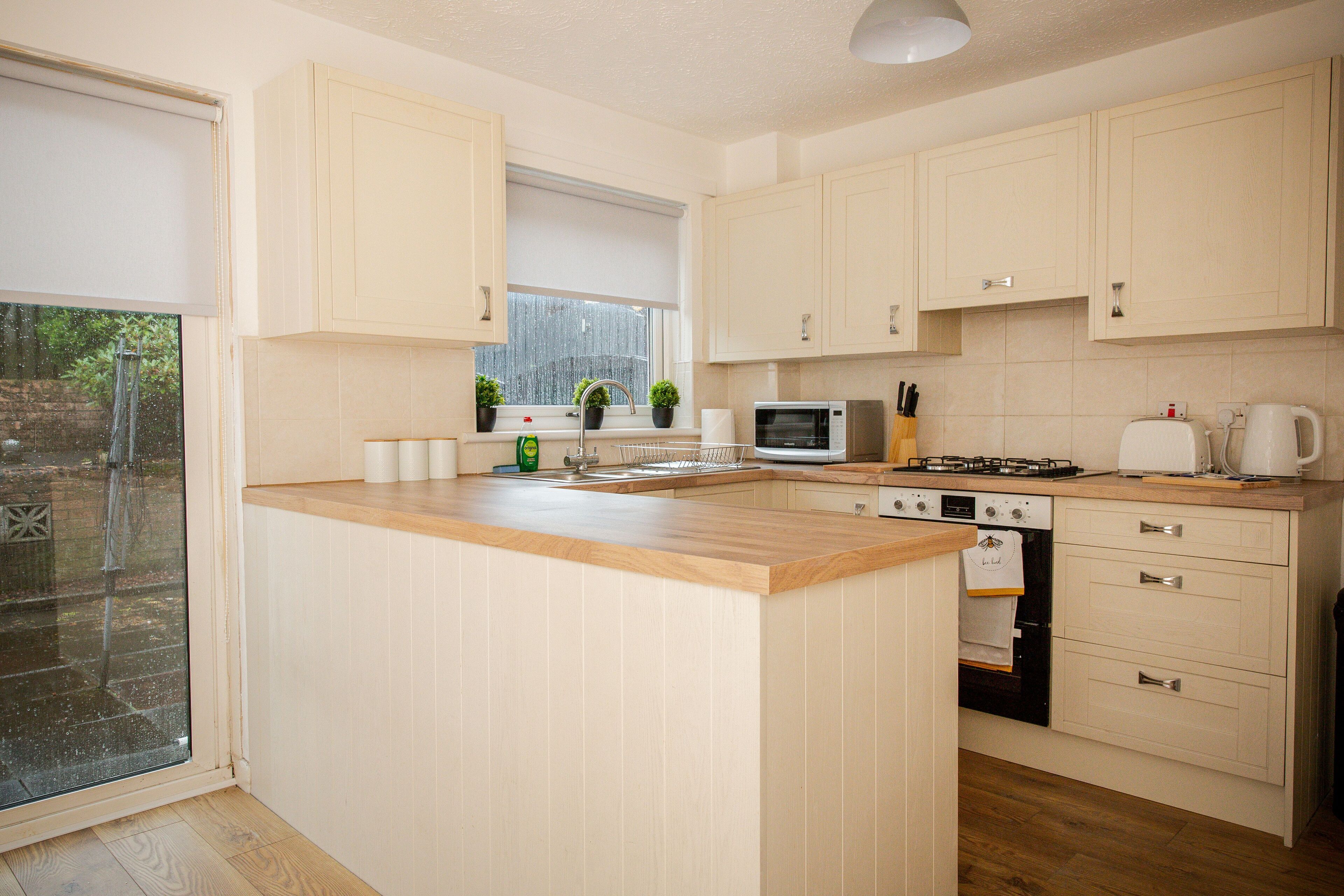 House, Private Bathroom | Private kitchen