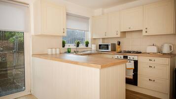 House, Private Bathroom | Private kitchen