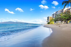On the beach - Christmas in Maui $316nt-Ocean views, remodeled 1bd/2ba-Sk231- Sullivan (Lahaina)