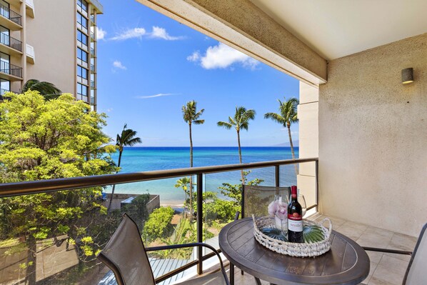 Outdoor dining - Christmas in Maui $316nt-Ocean views, remodeled 1bd/2ba-Sk231- Sullivan (Lahaina)
