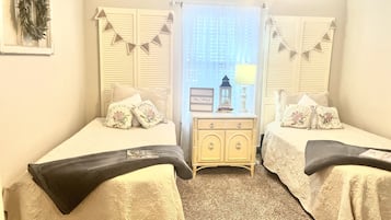 2 chambres, fer et planche à repasser, Wi-Fi gratuit, draps fournis