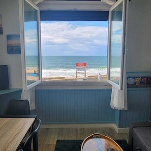 Dining - Oceanfront apartment, opposite family beach. (Capbreton)