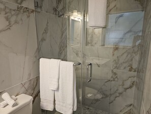 Combined shower/bathtub, hair dryer, towels, soap - Cozy Duplex overlooks the water and is within walking distance of the beach! (Lauderdale-By-The-Sea)