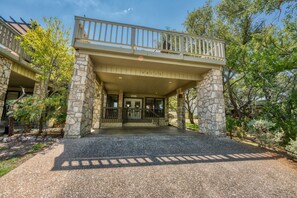 Exterior - Relaxing townhouse with spectacular views of LBJ and the Hill Country. (Horseshoe Bay)