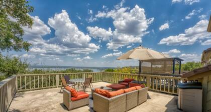 Relaxing townhouse with spectacular views of LBJ!