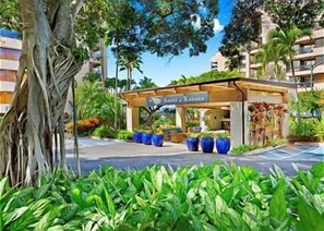 A hotel entrance with a covered area, potted plants, and a sign. - Maui Sunsets,Sea Breezes! Beautiful 3br OceanFront Sands Kahana 366-Sullivan (Lahaina)