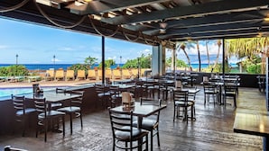An outdoor dining area with a pool and a view of the ocean. - Extended Summer Special $250n 9/1-11/20- 2bd Oceanfront View-SK 344 Sullivan (Lahaina)