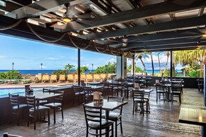 Outdoor dining - 2bd Oceanfront View-SK344-Sullivan Properties (Lahaina)