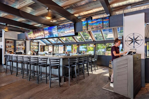 Bar (on property) - Fall Savings at Sands of Kahana! $175/n 9/8-11/20-New AC -SK 122 -Sullivan (Lahaina)