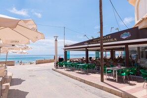 Outdoor dining - Beautiful apartment in front of the beach (el campello)