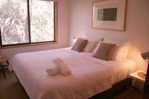 3 bedrooms, iron/ironing board, travel cot, free WiFi - The Escarpment Halls Gap - Sleeps 6 - 1.5 Bathrooms (Halls Gap)