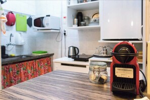 Fridge, microwave, stovetop, coffee/tea maker