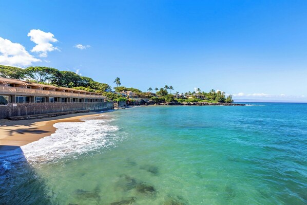 On the beach - October Deal $225/night-Ocean Views, KS D6-Sullivan (Lahaina)