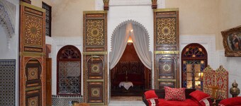 Traditional riad with modern comfort 6/8 per in the heart of the medina.