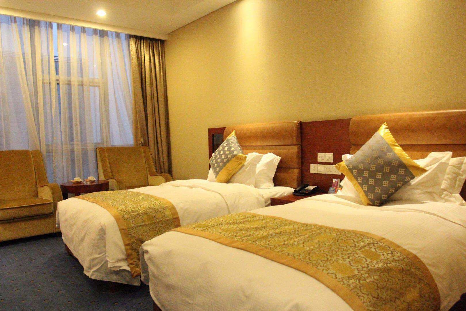 deluxe double room | minibar, in-room safe, desk, blackout curtains
