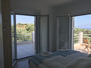 3 slaapkamers, een strijkplank/strijkijzer, wifi, beddengoed
