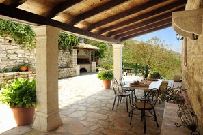 Outdoor dining -  Stone Built in a Private Estate with Great Views and Privacy (Corfu)