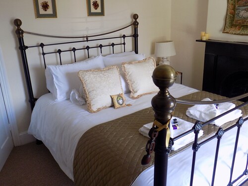 Charming refurbished traditional town house 4 bed "Aunty Mary's",families,groups