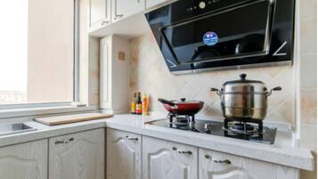 Design-Suite, 2 Queen-Betten, Nichtraucher | Eigene Kochnische | Wasserkocher