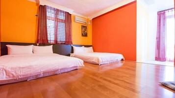 Comfort Condo, 2 Double Beds, Non Smoking | Soundproofing, free WiFi, bed sheets