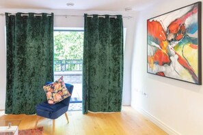 Interior - City Centre Penthouse with Balcony 5 mins walk to Colleges and Sleeps 6 (Cambridge)