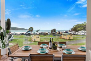 Casa, 3 habitaciones, vista al mar | Tabla de planchar con plancha, wifi gratis y ropa de cama 