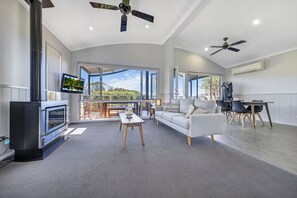 Living area - Ingenia Holidays Merry Beach (Kioloa)