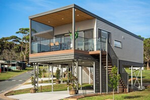 Casa, 2 habitaciones, vista al mar | Tabla de planchar con plancha, wifi gratis y ropa de cama