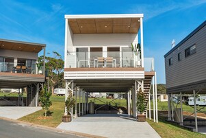 3 Bedroom Seaview Beach House | Iron/ironing board, free WiFi, bed sheets