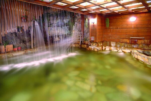Hot springs - Hooja hotel (Ren'ai)